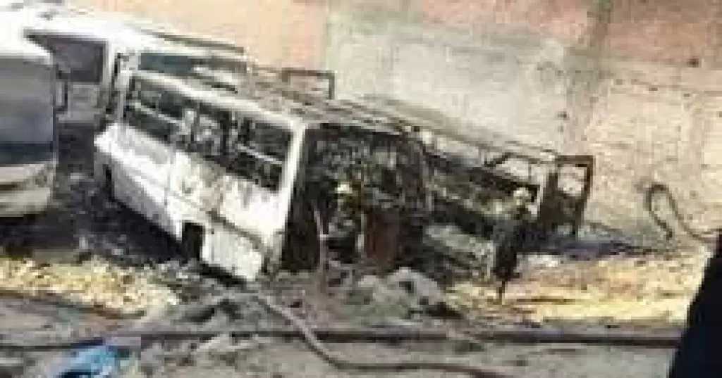 السيطرة على حريق بـ 5 أتوبيسات داخل جراج مدرسة فى المقطم