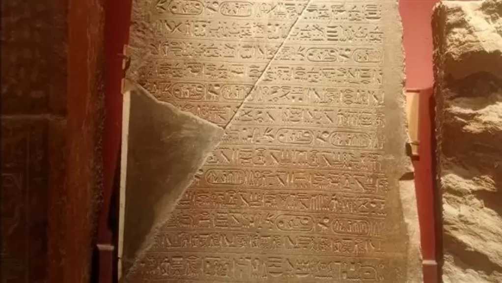 متحف التحرير: إعادة تأهيل لوحة رمسيس الثاني بالمتحف المصري وفق أحدث معايير الترميم والعرض المتحفي