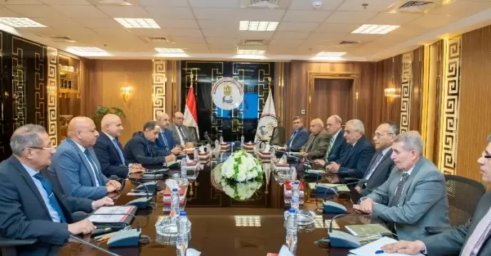 وزير الإنتاج الحربي يبحث مع رئيس اقتصادية قناة السويس تعزيز التعاون لدعم المشروعات التنموية