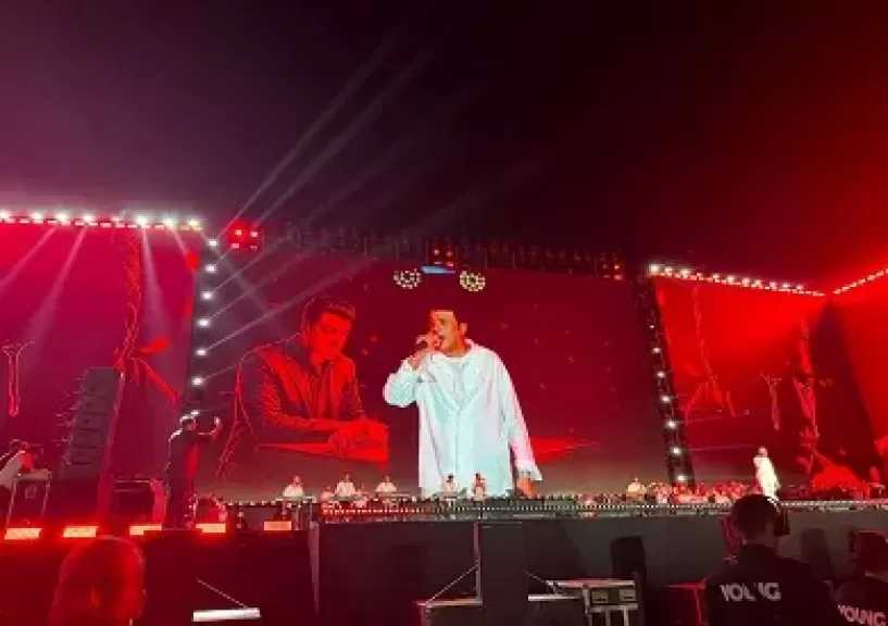 مصطفى كامل يفتتح حفل «ليلة التسعينيات» بـ«يلا ساحل»