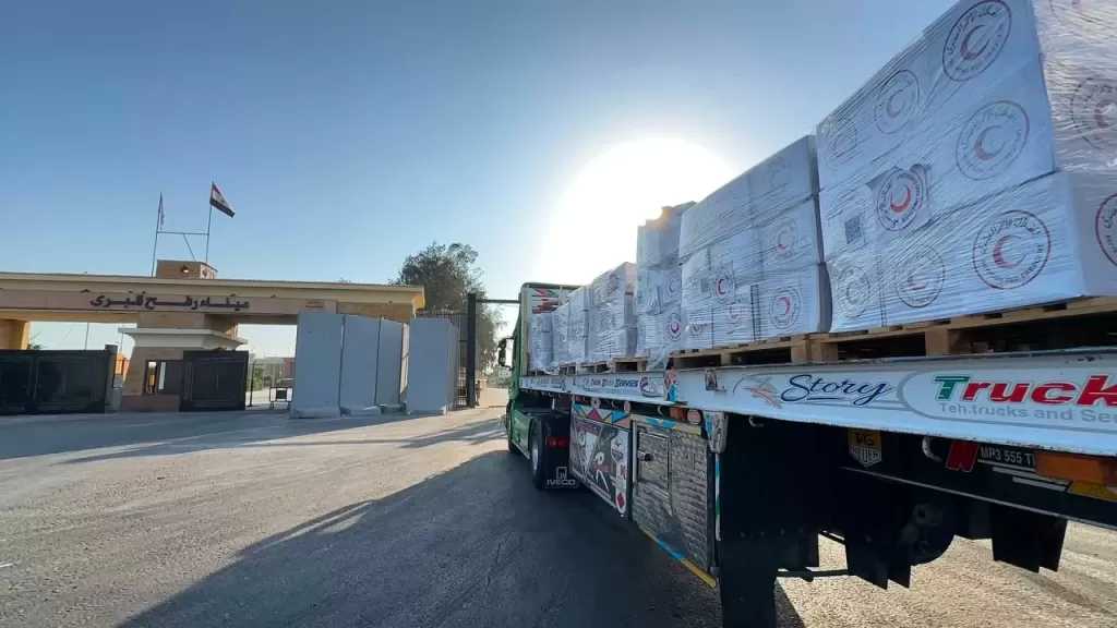 الهلال الأحمر المصري يطلق قافلة «زاد العزة» الـ262 لدعم الأشقاء الفلسطينيين