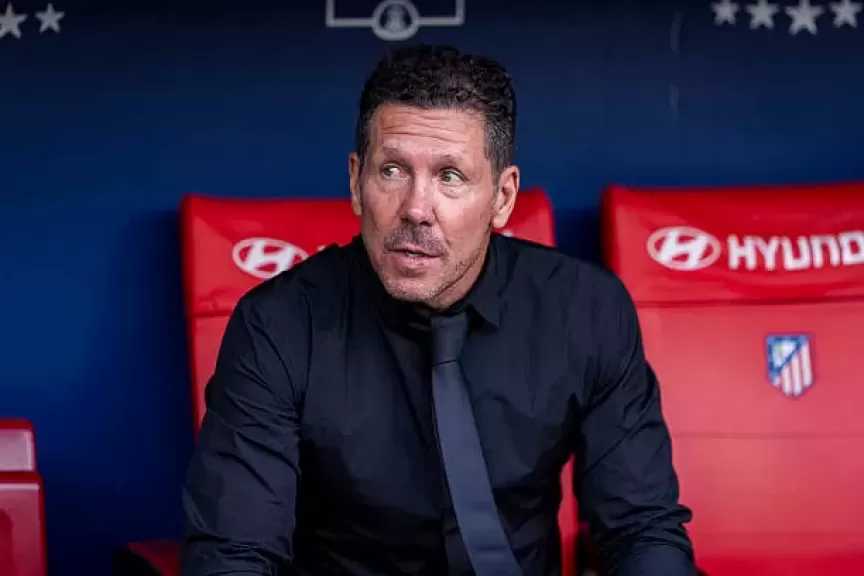 سيموني يكشف سبب عدم تحية ألفاريز لجماهير أتلتيكو مدريد