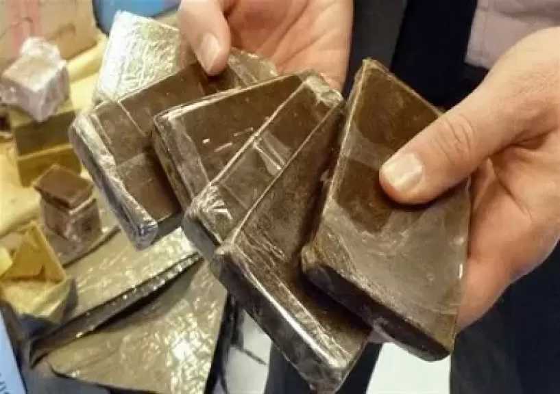 حبس شقيقين ضبط بحوزتهما 34 طربة حشيش ومبلغ مالي بإيتاي البارود