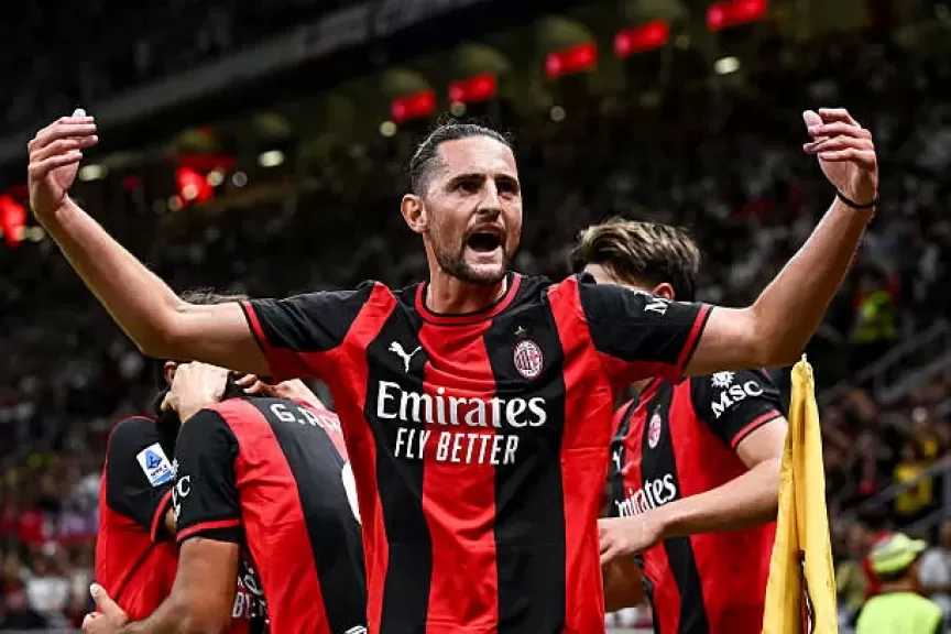 ميلان يتجاوز فينيسيا بثنائية في الدوري الإيطالي
