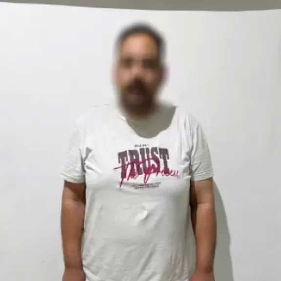 ضبط ممرض ينتحل صفة أمين شرطة للنصب على أهالي نزلاء مراكز الإصلاح والتأهيل