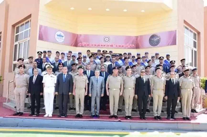 الأكاديمية العسكرية تحتفل بتخريج الدورة التدريبية الثانية لطلبة مركز قناة السويس