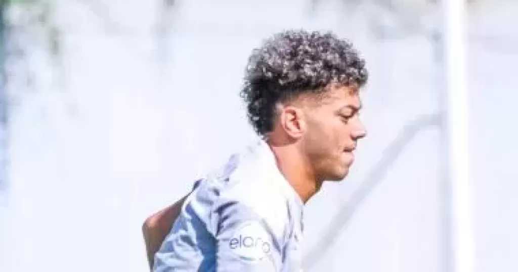 إمام عاشور يقترب من العودة لقائمة الأهلى أمام سموحة بالدورى
