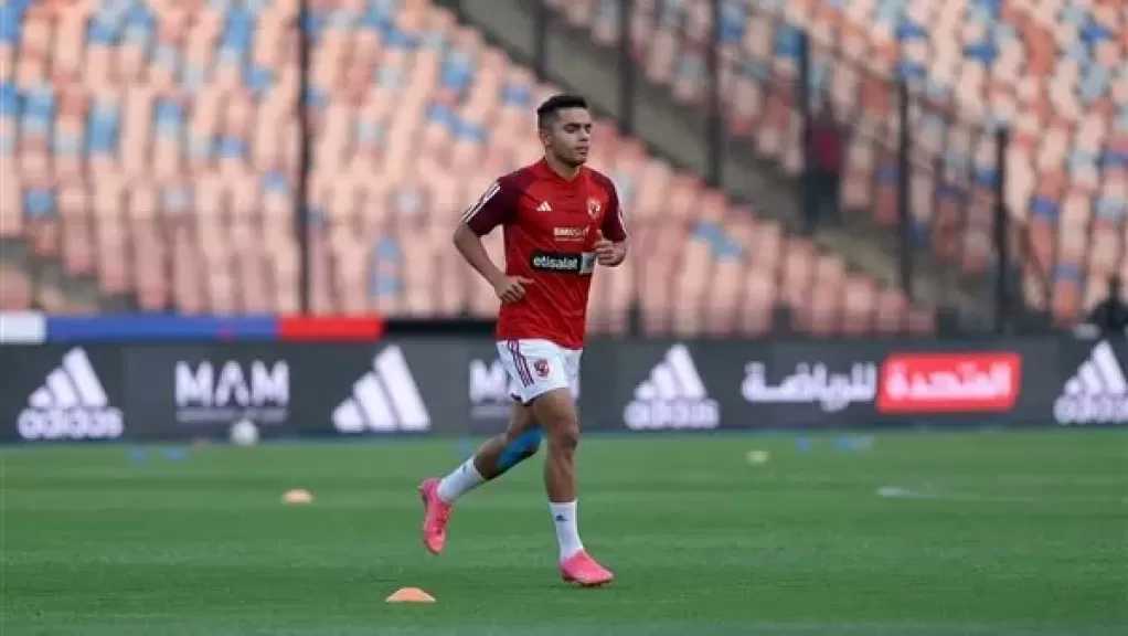 الأهلي يحصل على توقيع معوض والدبيس