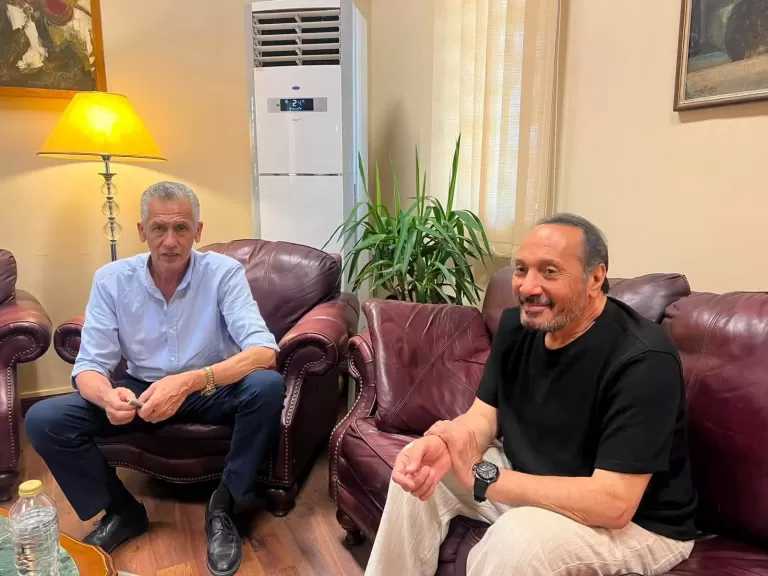 رئيس الأوبرا يستقبل علي الحجار ويؤكد: «100 سنة غنا» توثيق لمسيرة الغناء والموسيقي