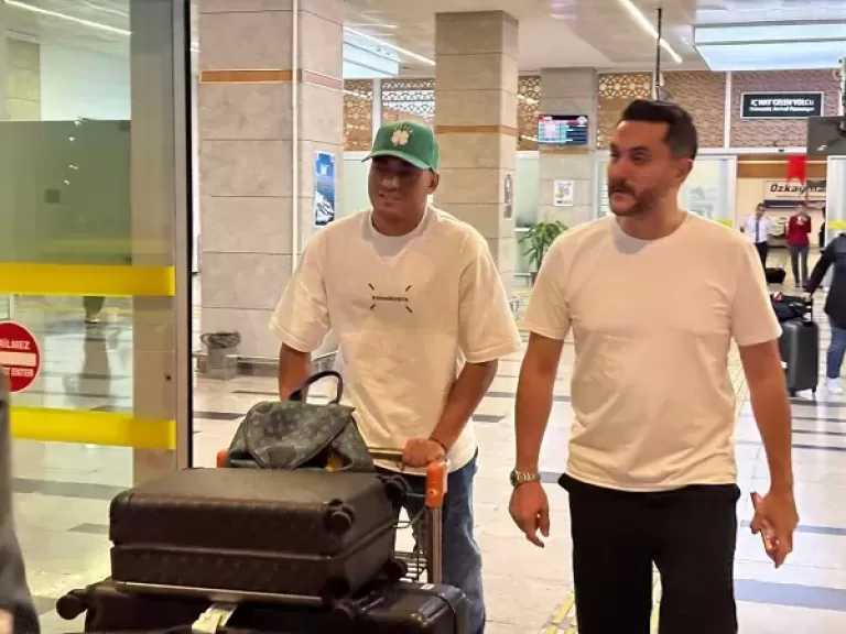 بعد وصوله تركيا.. مصطفى محمد: أشعر بالراحة وكونيا سبور نادٍ كبير