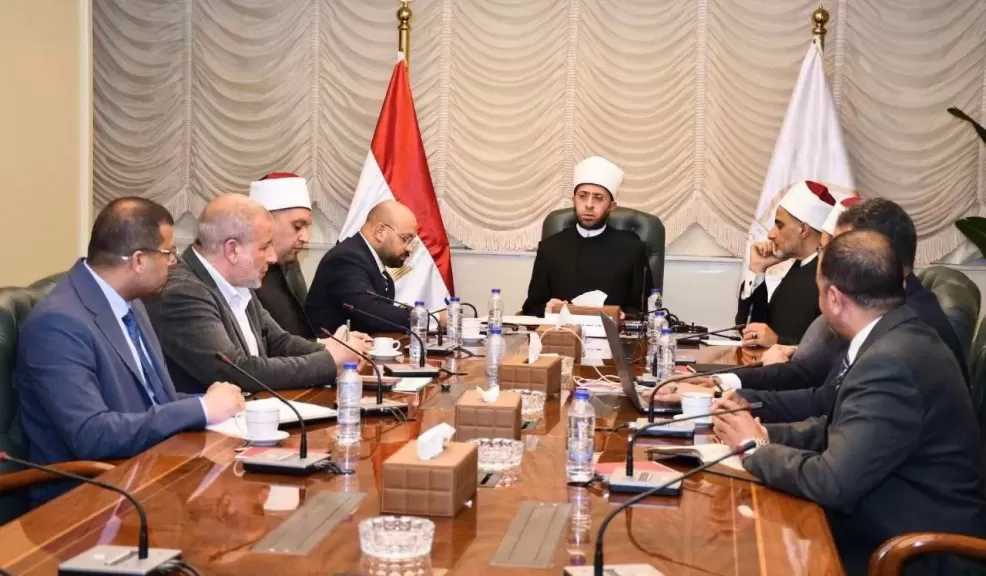 وزير الأوقاف يعقد اجتماعًا بموفدي الوزارة بالخارج عبر تقنية الاتصال المرئي