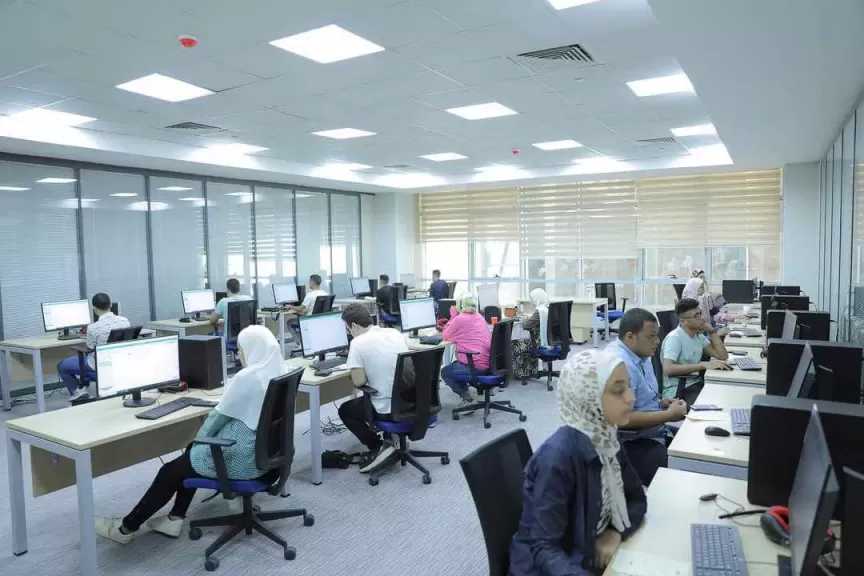 التعليم العالي: تقليل الاغتراب إلكترونيًا وفي حدود 10% من طاقة كل كلية