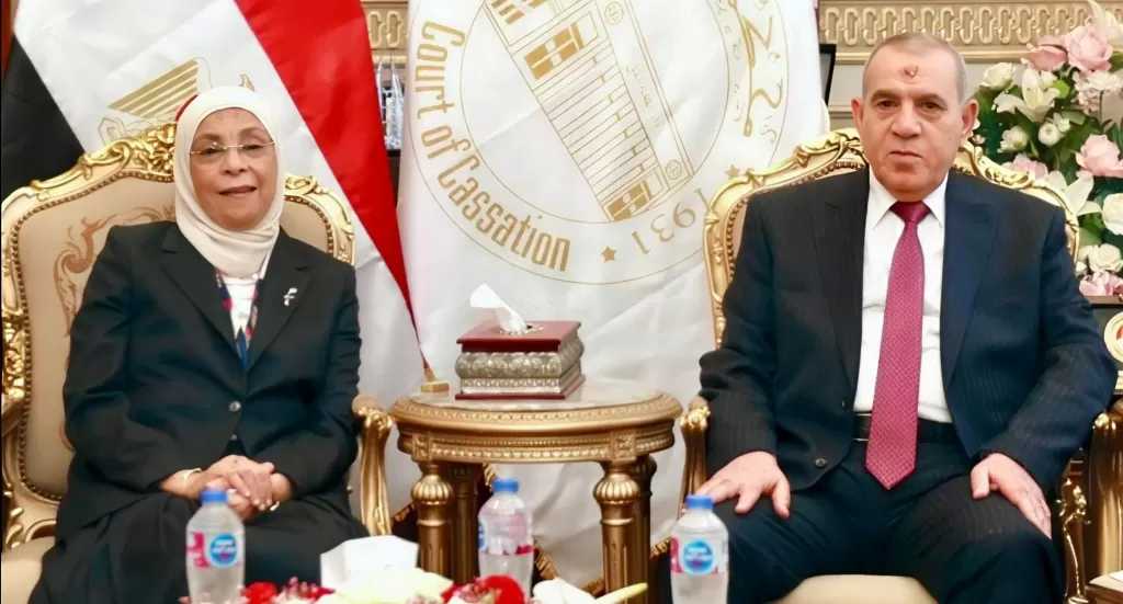 رئيسة النيابة الإدارية تهنئ رئيس محكمة النقض بمناسبة توليه مهام منصبه الرفيع