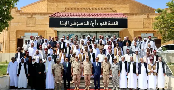القوات المسلحة تنظم عدداً من اللقاءات مع شيوخ وعواقل سيناء ومطروح| صور
