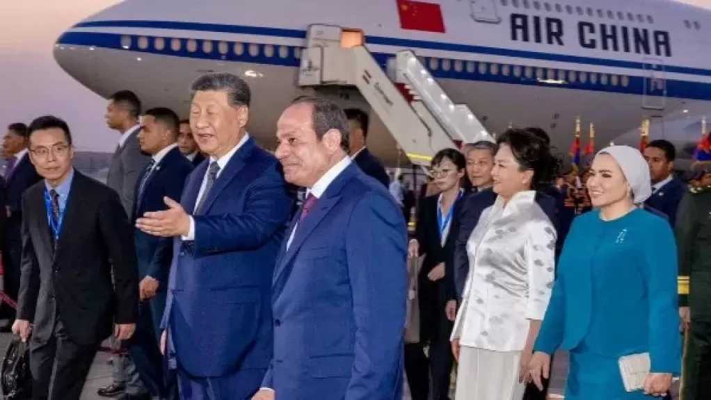 الرئيس الصيني في كلمته فور وصوله القاهرة: «تربطنا بمصر صداقة تاريخية تمتد لآلاف السنين»