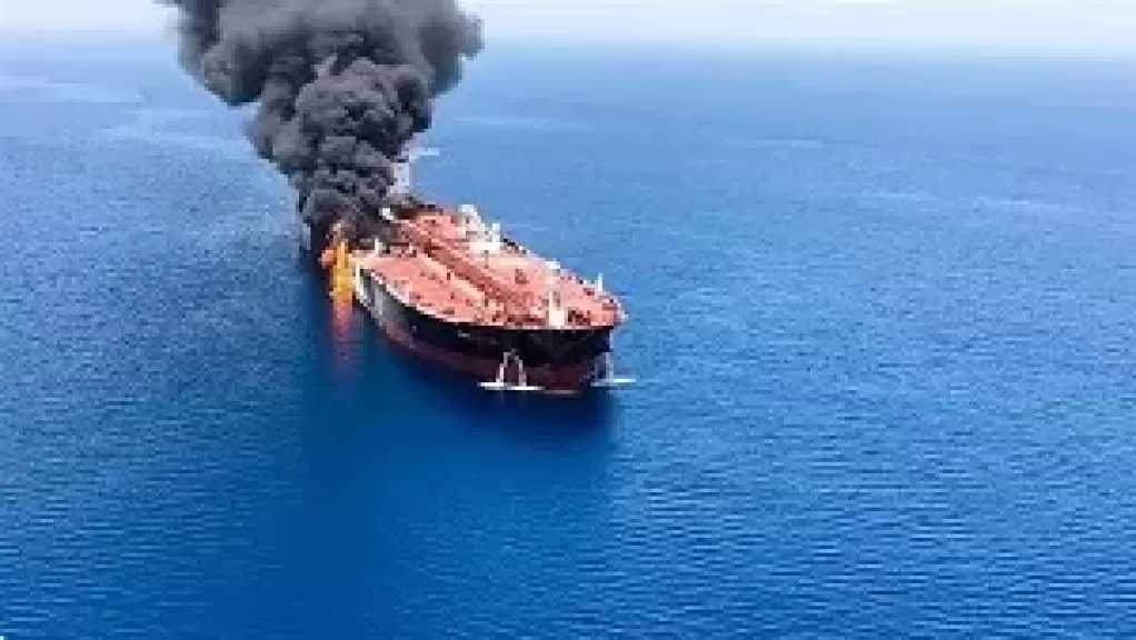 الحرس الثوري الإيراني: انفجار ناقلتي نفط بعد اصطدامهما ألغام بحرية في مضيق هرمز