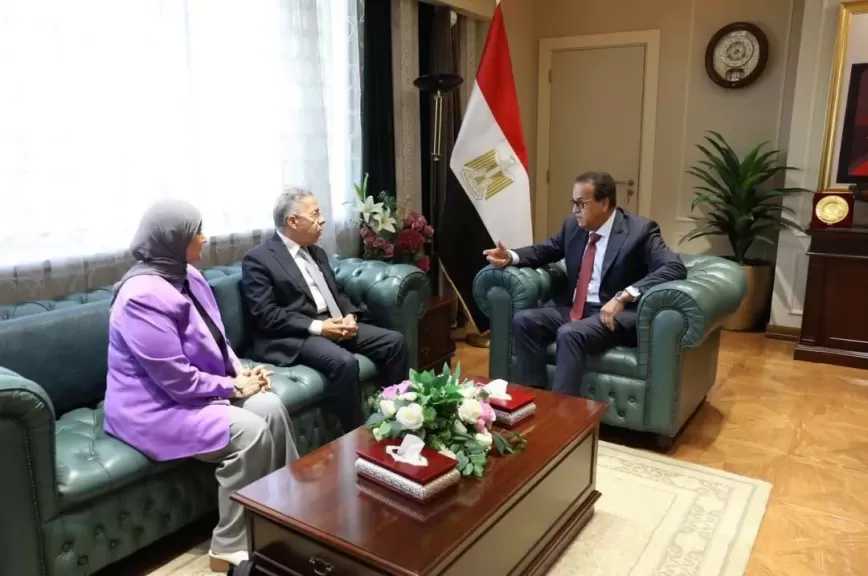 وزير الصحة يبحث مع نقيبي الأطباء والتمريض عدداً من القضايا المتعلقة بالعاملين في المنظومة الصحية