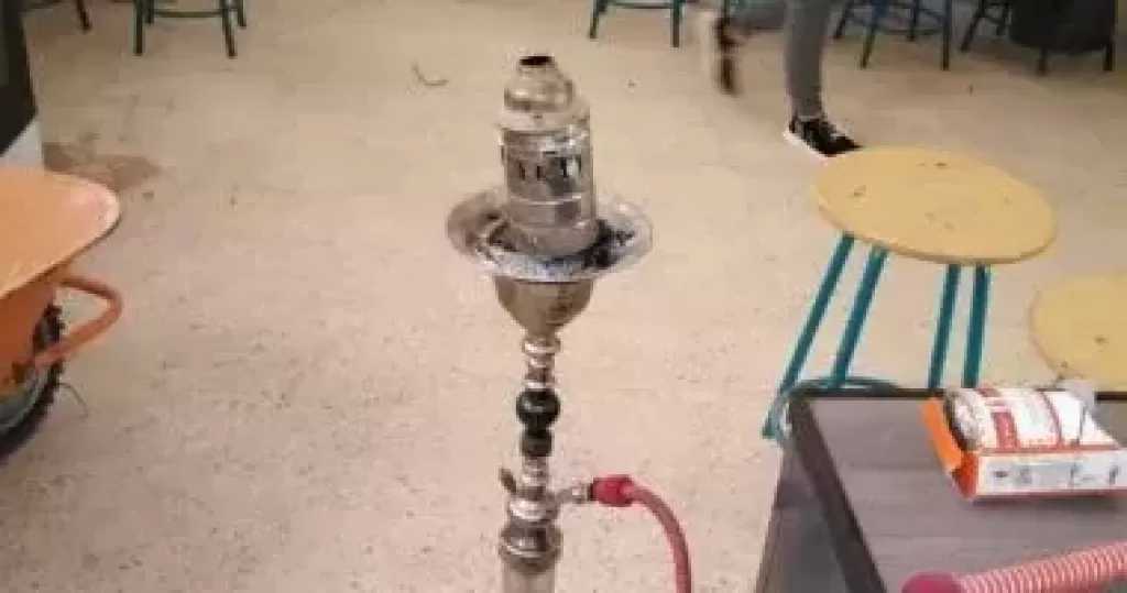 هل مال المقاهي المقدمة للشيشة حرام والعمل فيها جائز؟.. أمين الفتوى يجيب
