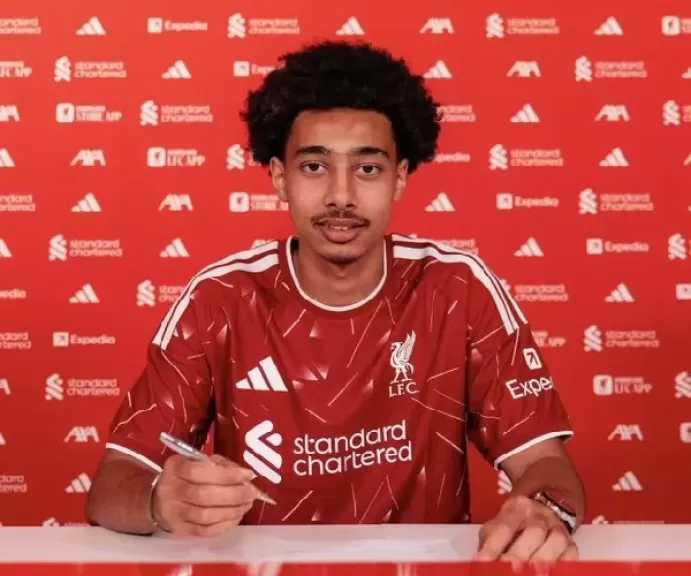 ليفربول يضم المهاجم الفرنسي نجيسان من سانت إيتيان