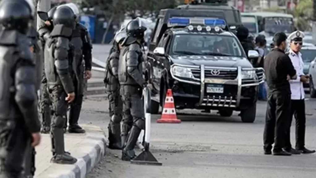 الداخلية تكشف حقيقة فيديو ملاحقة قائد ميكروباص بعد اصطدامه بسيدة في البحيرة