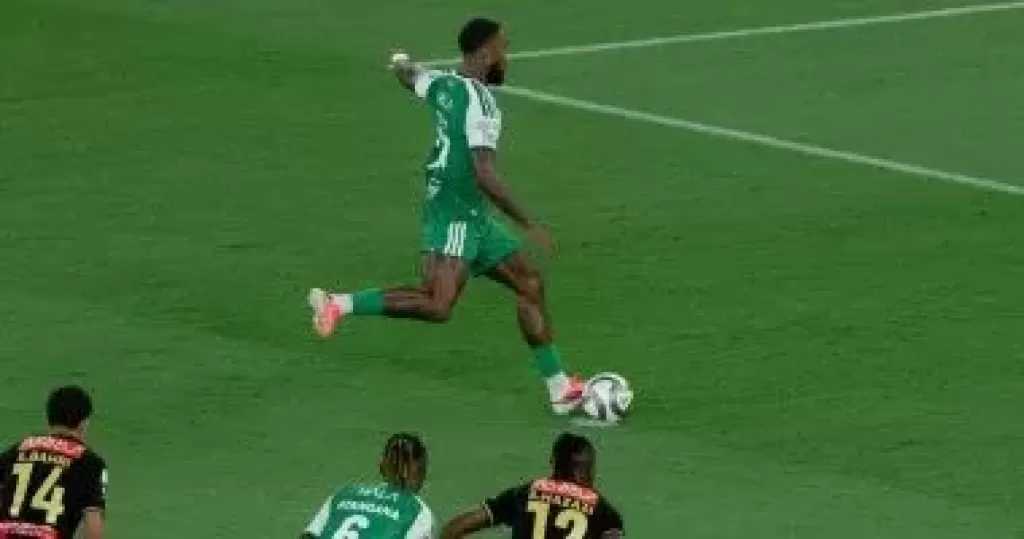 الأهلى يتقدم على الرياض 3-0 فى الشوط الأول