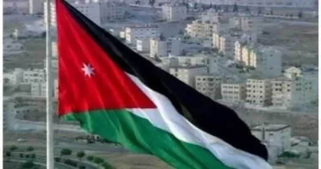 وزير الزراعة الأردني يتابع إخماد حريق بمنطقة غابات بين عجلون وجرش