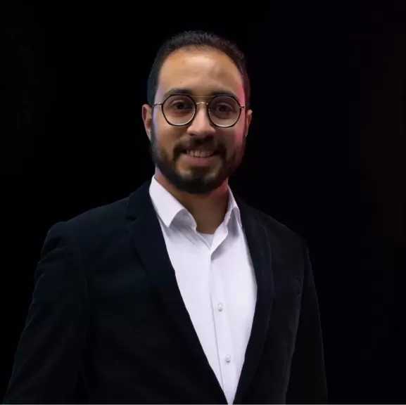 المخرج موني محمود عضو لجنة تحكيم الأفلام الوثائقية بمهرجان ظفار السينمائي الدولي