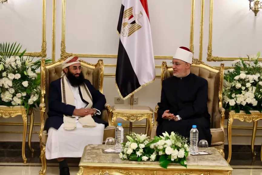 مفتي الجمهورية ووزير الأوقاف اليمني يبحثان مواجهة التطرف وتطوير الخطاب الديني