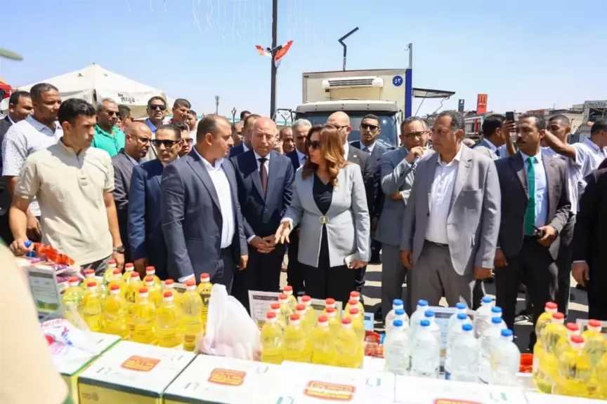 وزيرة التنمية المحلية ومحافظ القاهرة يتفقدان «بازار القاهرة» بمشاركة أكثر من 100 عارض وتخفيضات تصل إلى 50%