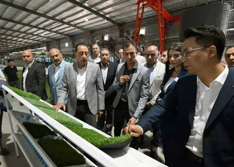 رئيس الوزراء يفتتح مصنع «فيفاترف» لإنتاج النجيل الصناعي بالمنطقة الاقتصادية لقناة السويس