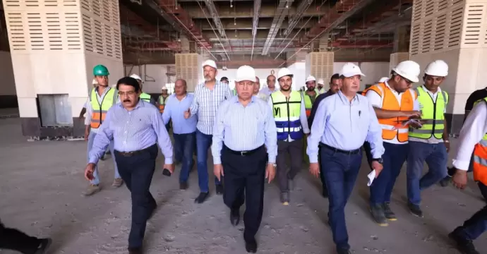 قبل التشغيل التجريبي.. وزير النقل يتفقد أعمال الخط الأول للقطار الكهربائي السريع