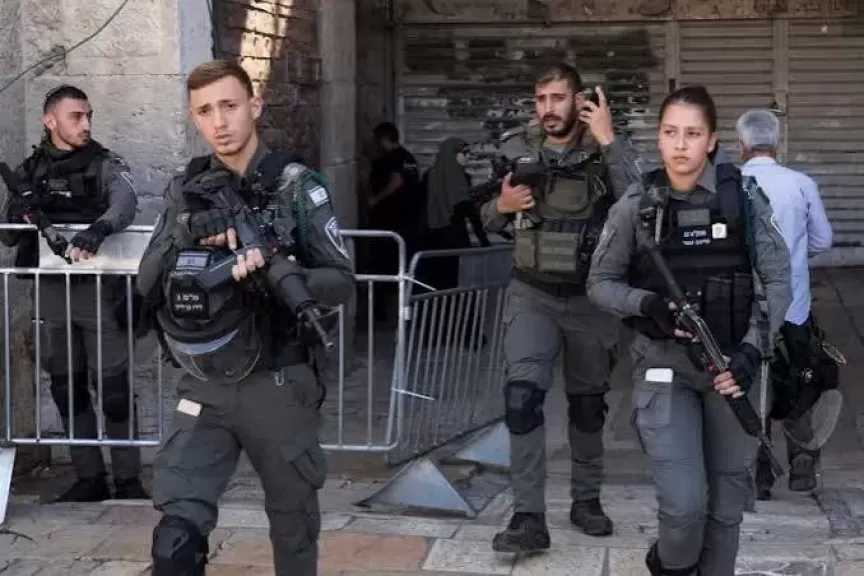جيش الاحتلال يفرض طوقا أمنيا على قرى نابلس عقب عملية الطعن قرب أوصرين