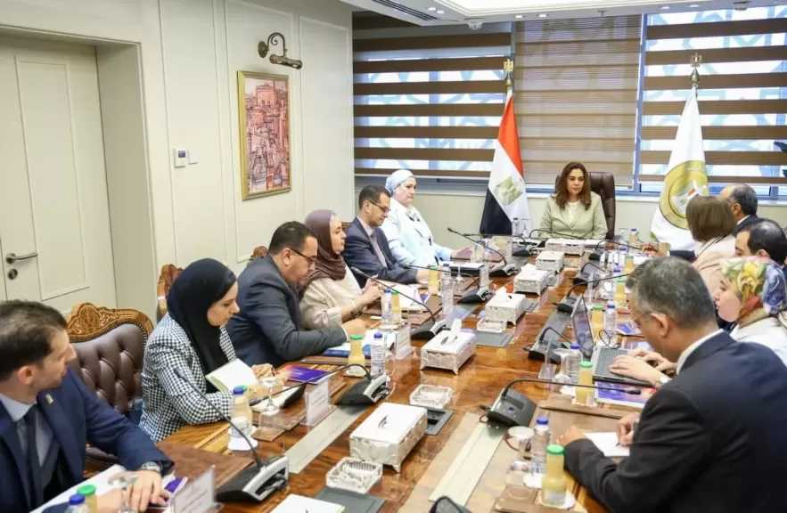 وزيرة التنمية المحلية والبيئة تبحث مع مجلس الأمومة والطفولة تطوير منظومة حماية الأطفال بالمحافظات
