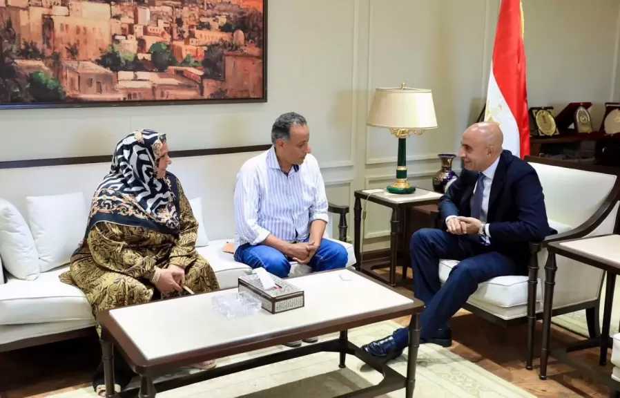 وزير التربية والتعليم يكرّم مديري مدرستي برقطا الإعدادية والشهيد أحمد سمير تقديرًا لعطائهما وترسيخًا لقيمة المعلمين