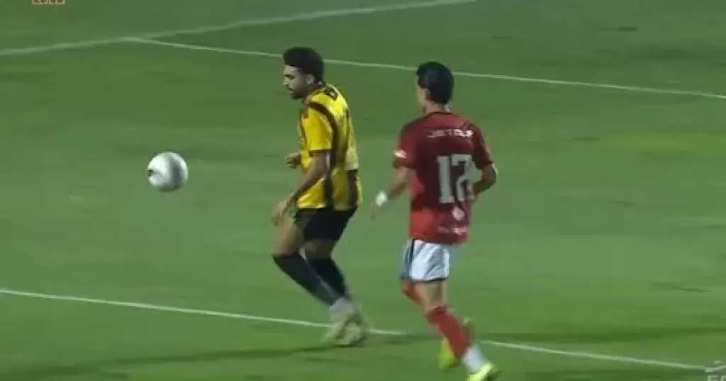 إسلام جابر يتقدم بالهدف الأول للمقاولون أمام الأهلى من ركلة جزاء