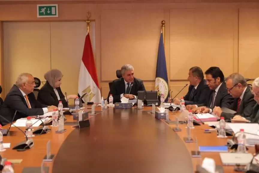 وزير السياحة والآثار: مد فترة معرض «رمسيس وذهب الفراعنة» في لندن أربعة أشهر إضافية.. واعتماد محطة جديدة لمعرض «كنوز الفراعنة»