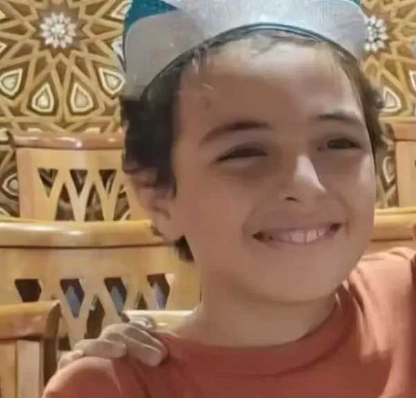 عاوزك تاخدني بالحضن في الجنة.. والد الطفل مالك ضحية الصعق الكهربائي ينعاه بكلمات مؤثرة