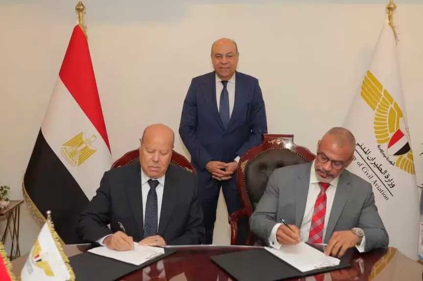 وزير الطيران المدني يشهد توقيع عقدين استراتيجيين لمصر للطيران للخدمات الأرضية لتعزيز شراكاتها الدولية
