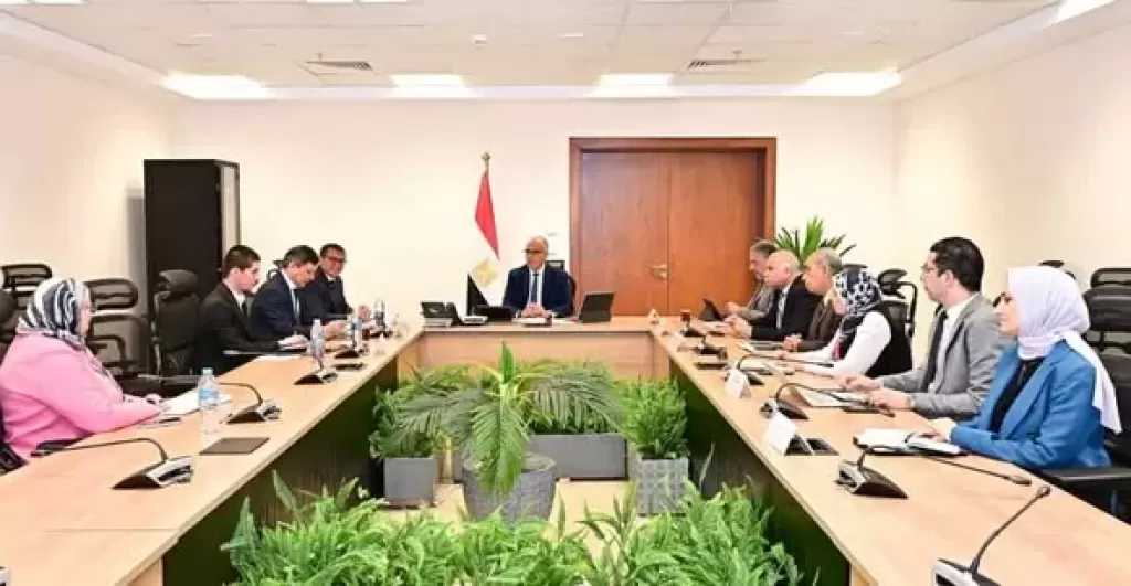 وزير الري يبحث مع سفير أوزبكستان تعزيز التعاون في مجال الموارد المائية