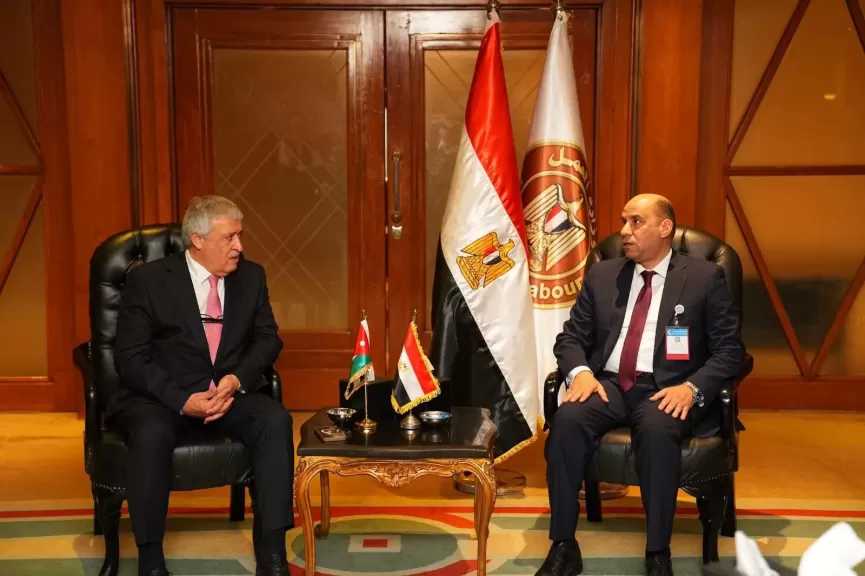 وزير العمل يبحث مع نظيره الأردني أوضاع العمالة المصرية وتعزيز التعاون المشترك