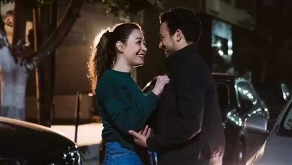 الفيلم مينفعش من غيرها.. مخرجة ”الهوى سلطان” ترد على جدل مشهد القبلة