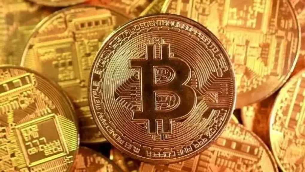 ”بيتكوين” تستقر عند 77.7 ألف دولار وسط توترات الشرق الأوسط ومخاوف رفع الفائدة