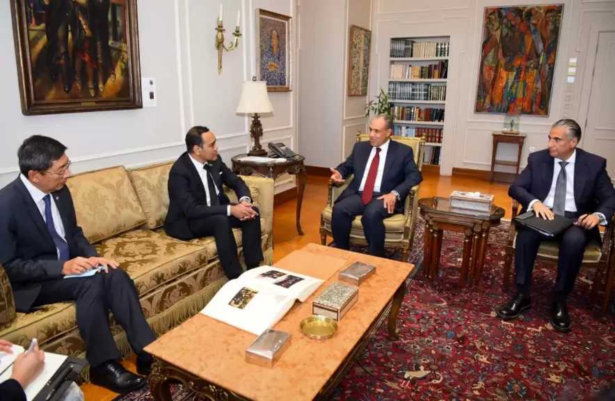 وزير الخارجية يستقبل وزير الدولة السنغافوري للشئون الخارجية والداخلية