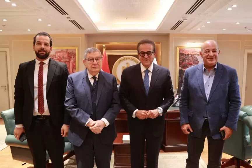 وزير الصحة يلتقي رئيس ونائب رئيس حزب المؤتمر لبحث سبل التعاون والإشادة بجهود الارتقاء بالخدمات الطبية