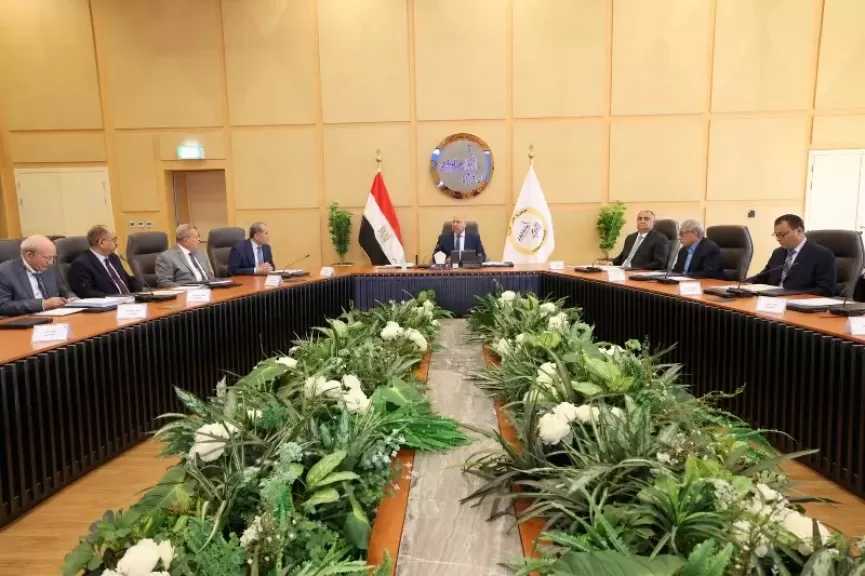 وزير النقل يوجه بتكثيف أعمال النظافة على مدار الساعة بالقطارات والمحطات