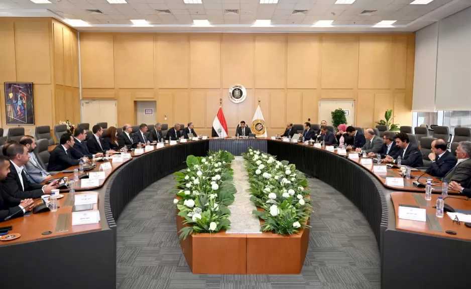 وزير الصناعة يعلن خارطة طريق جديدة لقطاع الأسمنت