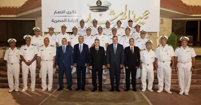 رئيس هيئة قناة السويس يكرم المرشدين من أصحاب الكفاءات ومسيرة العطاء المتميز