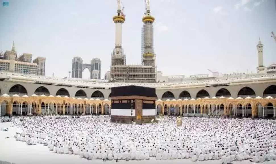الأزهر يدين محاولة استهداف مكة المكرمة ويحذر من المساس بحرمة البلد الحرام