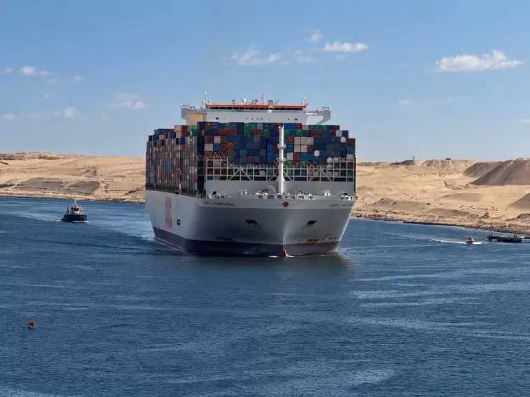 الفريق أسامة ربيع: ”قناة السويس تشهد العبور الأول لسفينة الحاويات OOCL PORTUGAL ضمن قافلة الشمال”