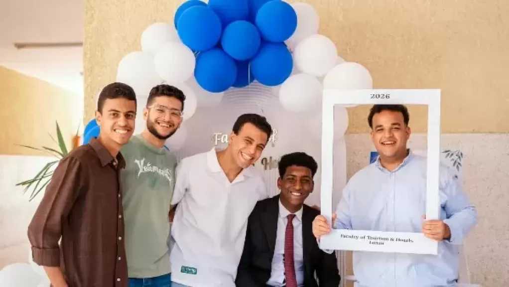 بالونات وفرحة الطلاب.. جامعة الأقصر تستقبل طلابها في أول أيام العام الجديد